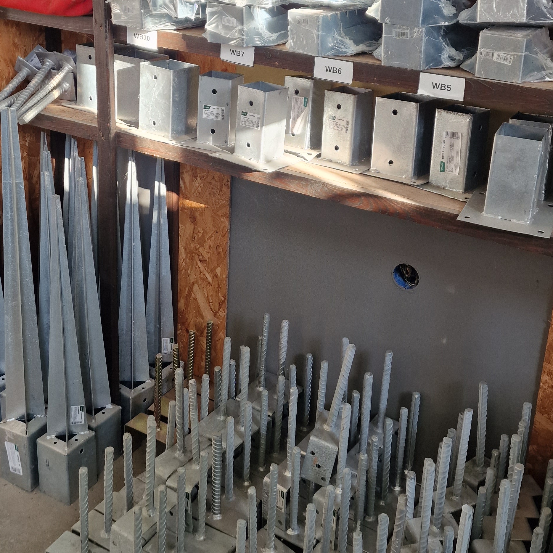 Wkręty i złącza ciesielskie do konstrukcji drewnianych